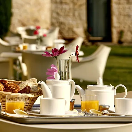 מלון Chateau De Salettes 4*