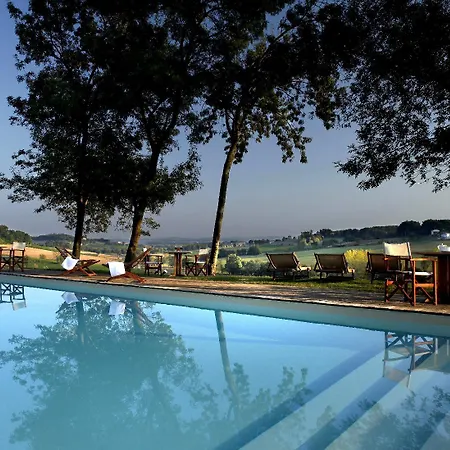 מלון Chateau De Salettes 4*